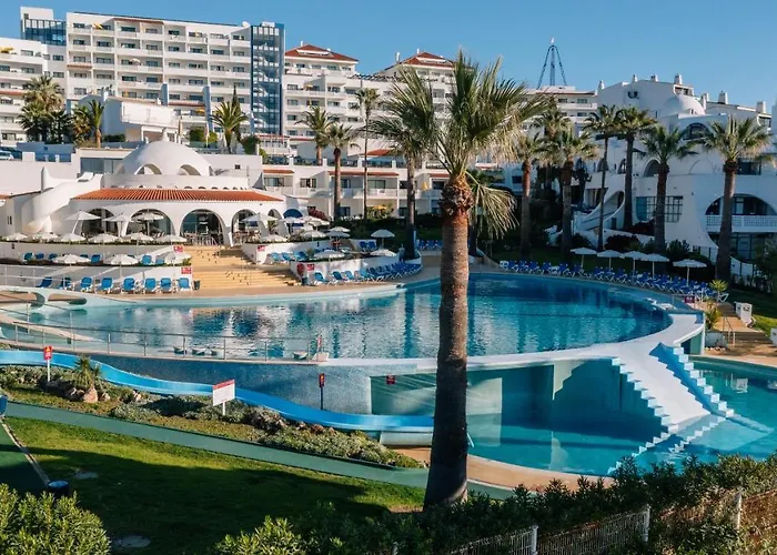 Ξενοδοχείο με διαμερίσματα Grand Muthu Oura View Club 5*