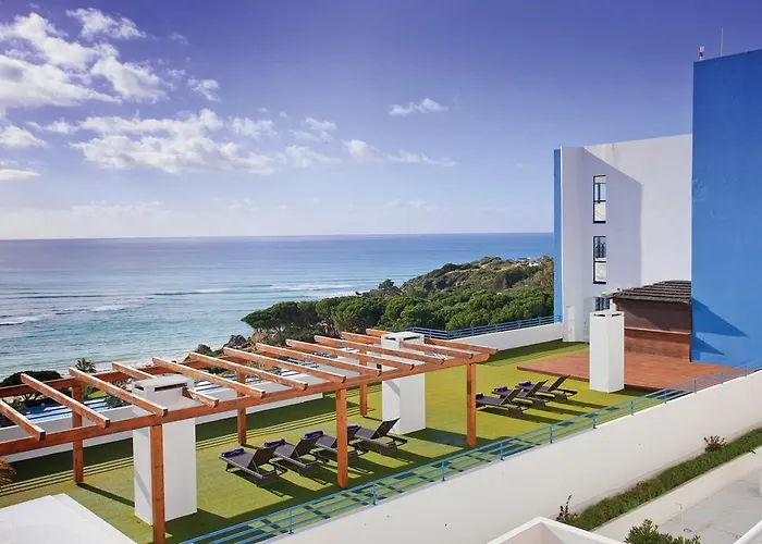 Ξενοδοχείο με διαμερίσματα Grand Muthu Oura View Club 5*