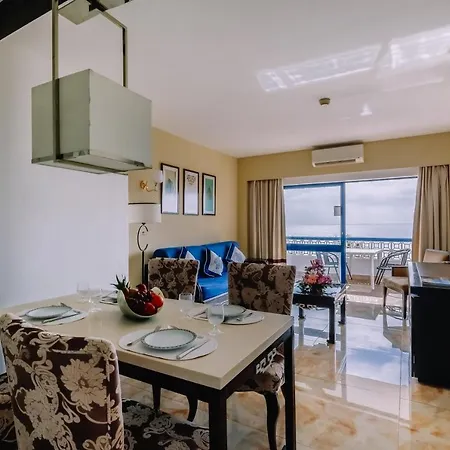 Ξενοδοχείο με διαμερίσματα Grand Muthu Oura View Club 5*